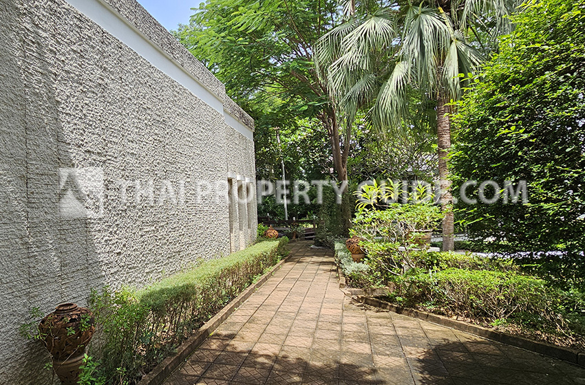 House with Private Pool in Nichada Thani 